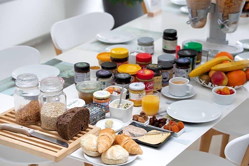 PLANT BASED b&b central Bruges