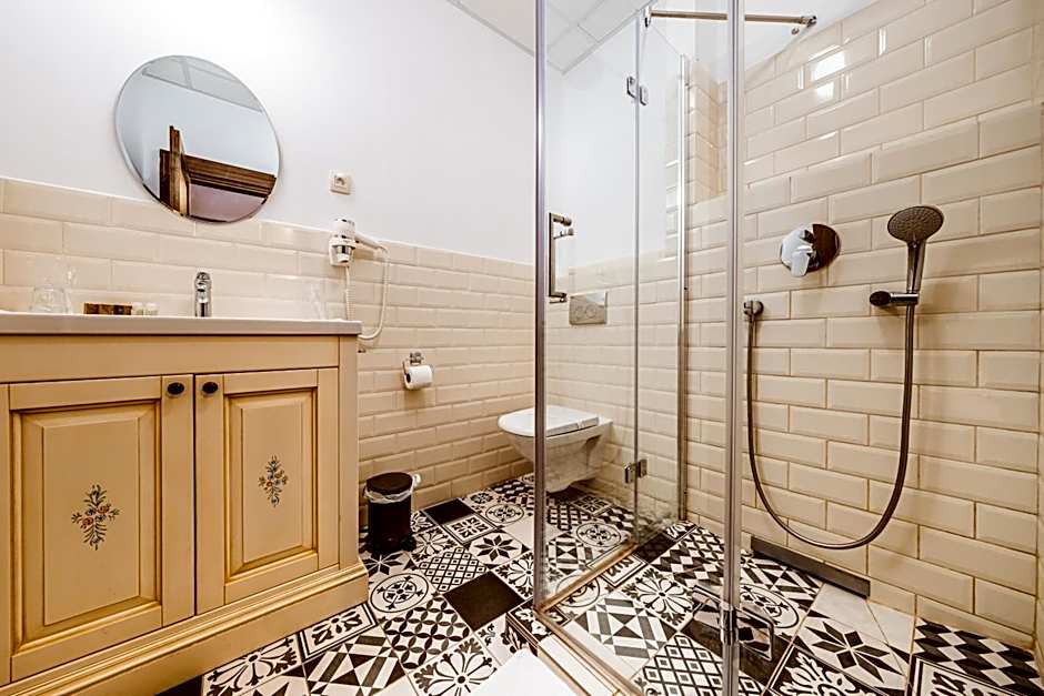 CASA CHITIC - HOTEL & RESTAURANT- Str Nicolae Balcescu 13