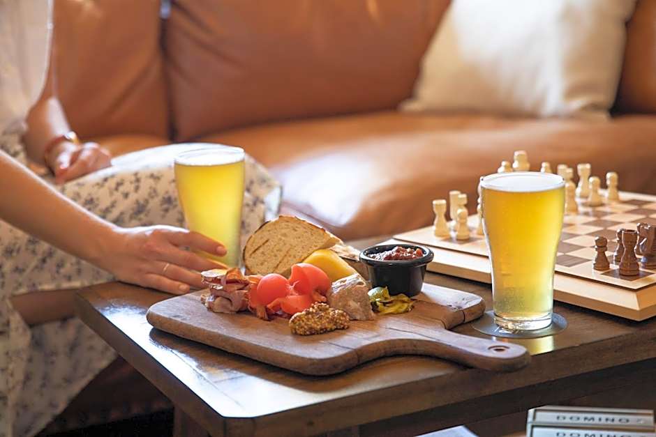 Robertson Public House and Kitchen