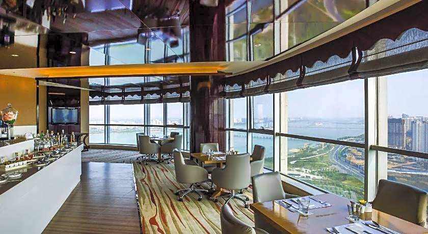 Pullman Linyi Lushang Hotel
