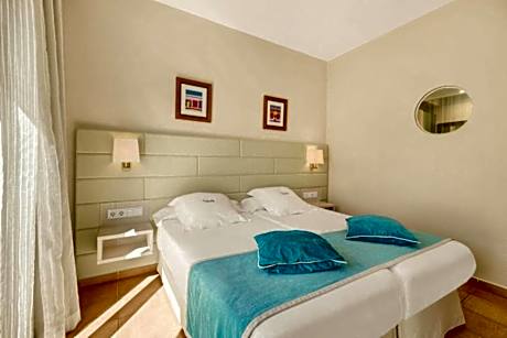 Twin or Double Room with Sea View
