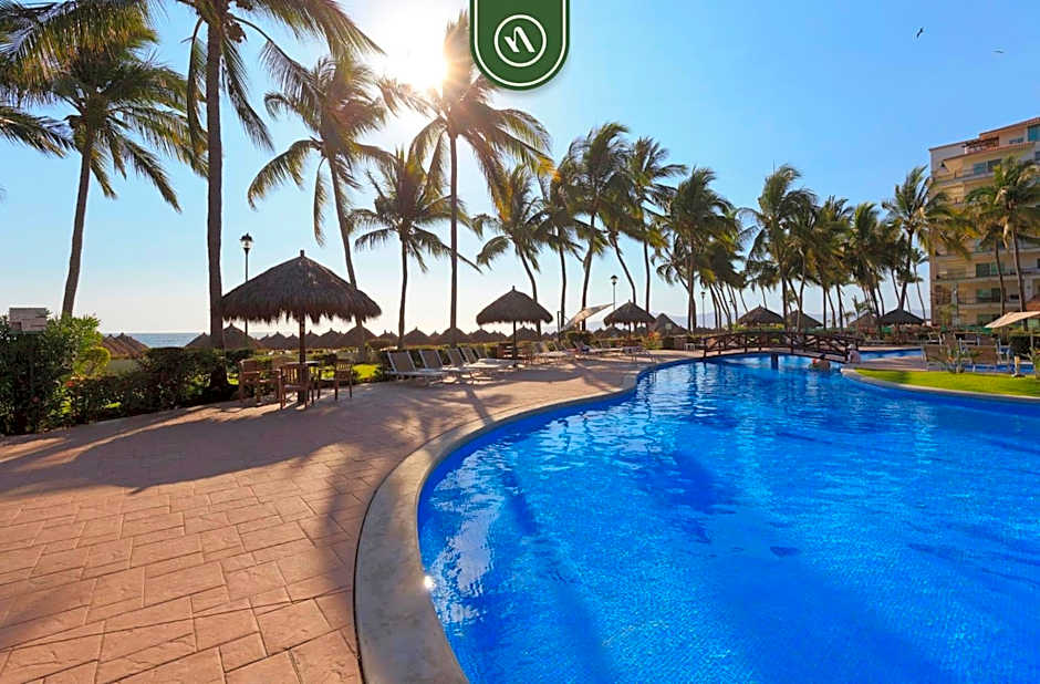 Mexican Styled 2 BR Condo - Beachfront - Pool
