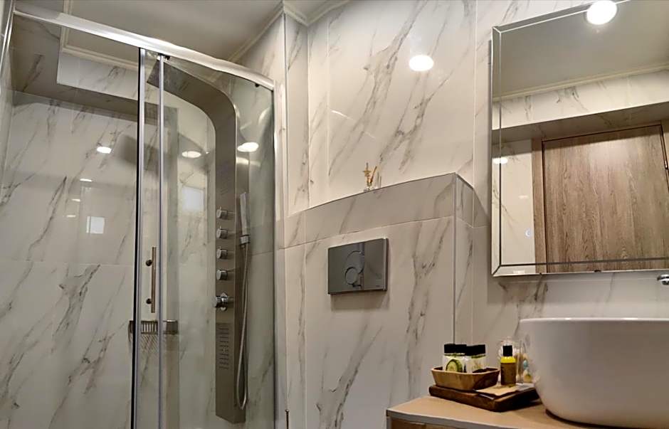 Wide Blue Luxury Boutique Suites