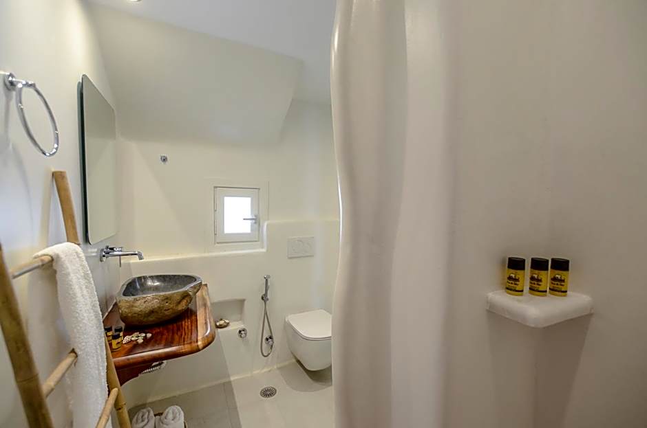 Birikos Studios & Apartments