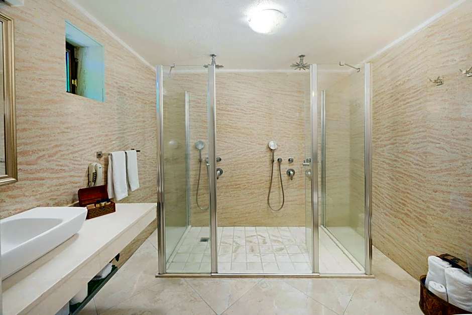 Tafoni Houses Cave Hotel