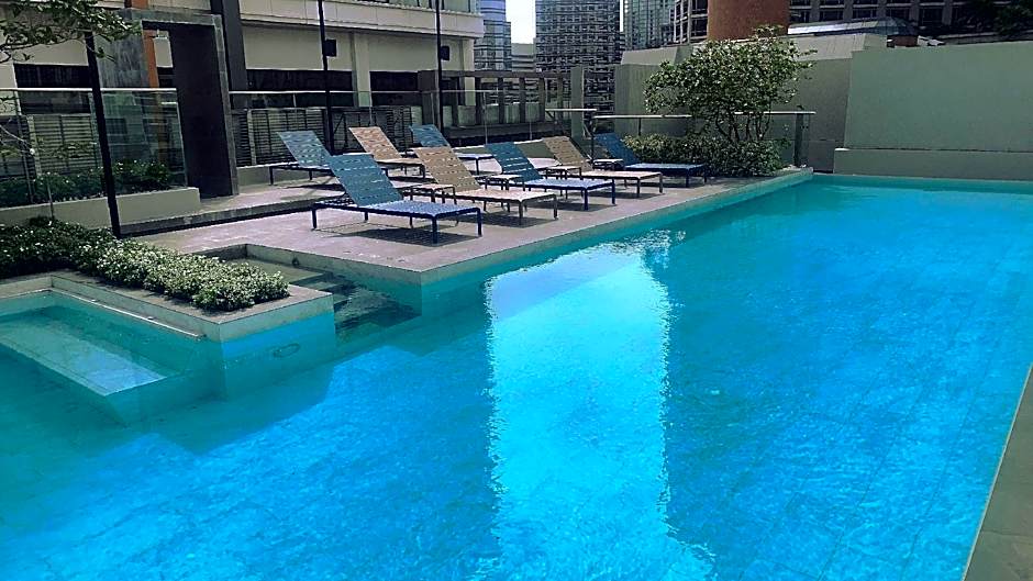 The Quart Ruamrudee by UHG