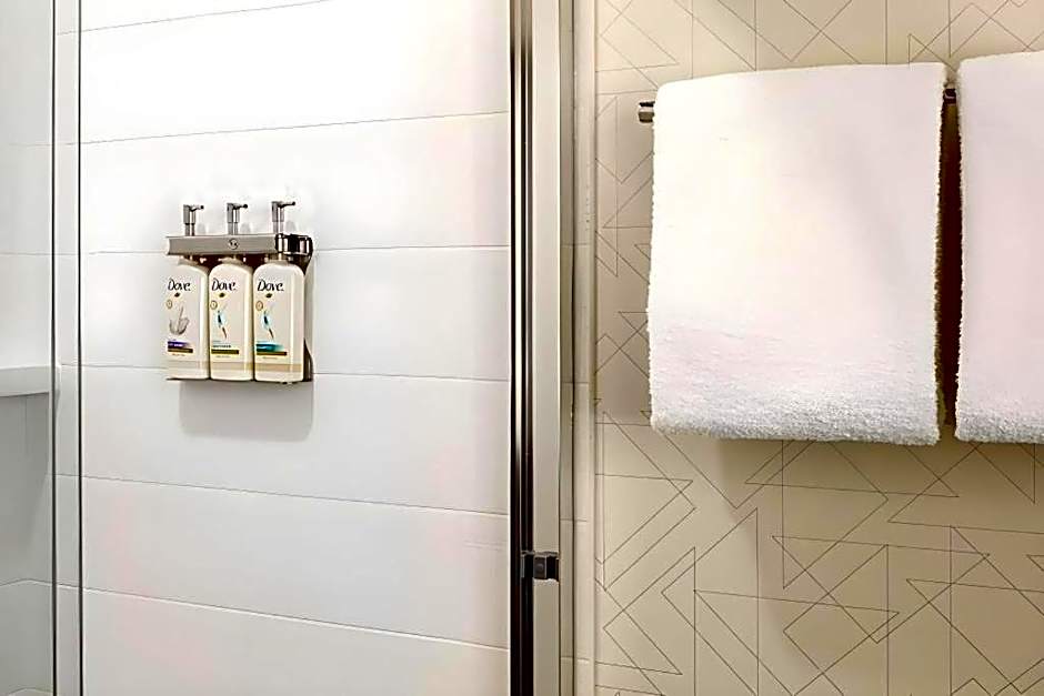 Holiday Inn Express & Suites Joplin Southeast