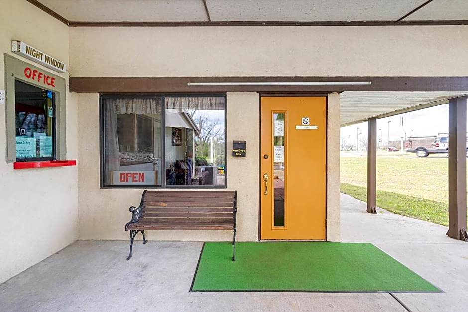 OYO Hotel Daleville AL Hwy 84