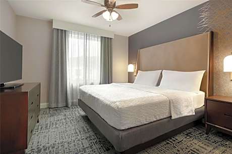 One-Bedroom King Suite - Non-Smoking