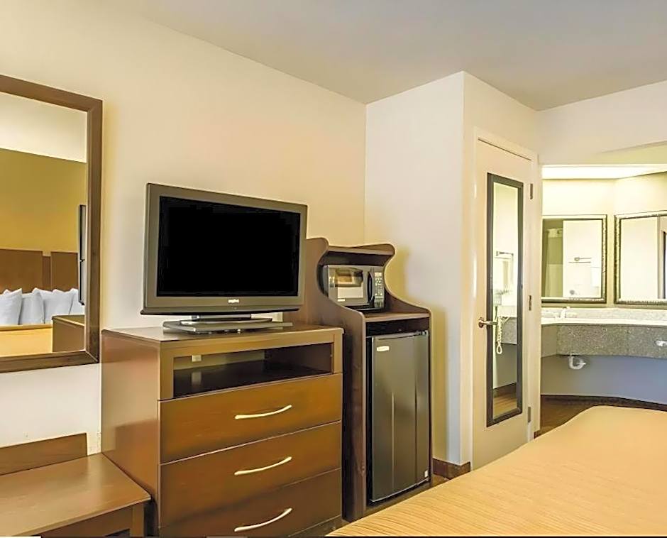 Quality Inn & Suites Panama City