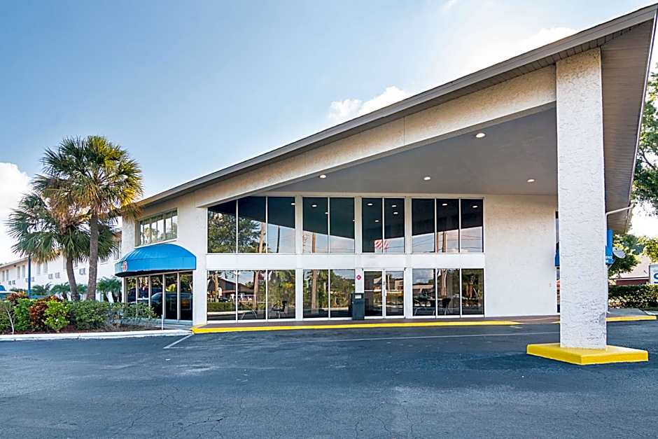 Motel 6 - Tampa Fairgrounds