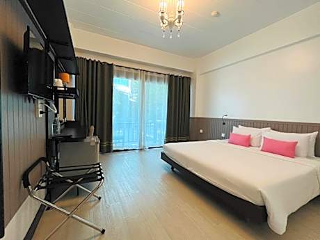 Deluxe King Room with Balcony