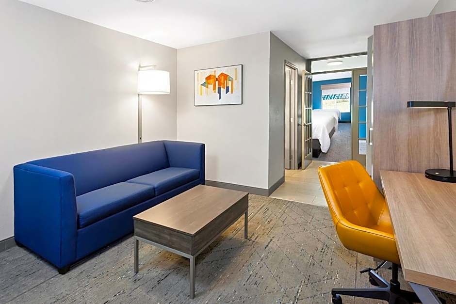 Holiday Inn Express & Suites Port Washington By IHG