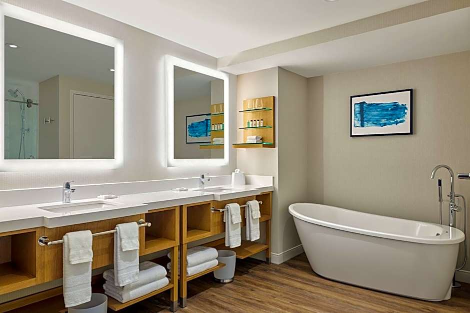 Delta Hotels by Marriott Muskegon Convention Center