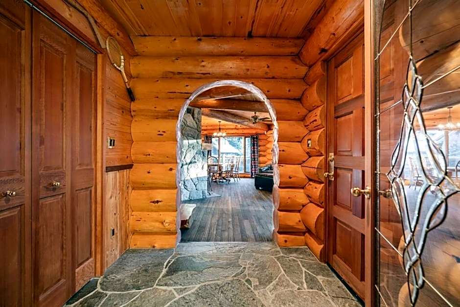 Snowridge Chalet by Outpost Whistler