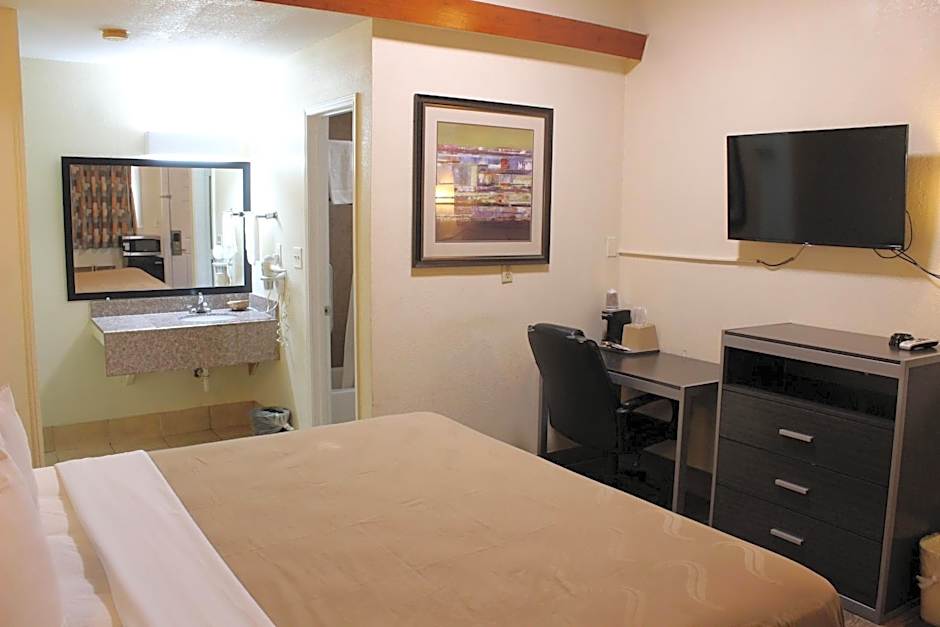 Evergreen Inn and R.V.