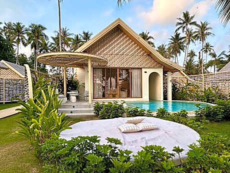Villa with Private Pool - Beach Front