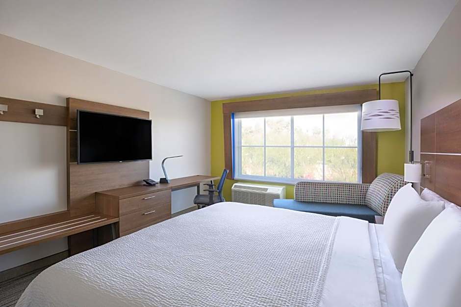 Holiday Inn Express and Suites Gilbert - East Mesa By IHG