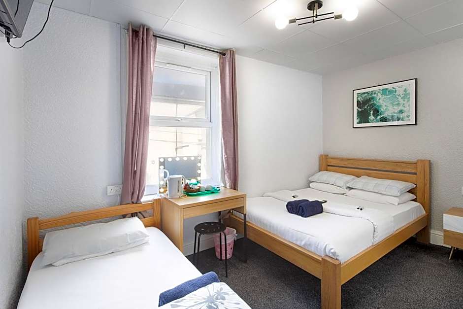 100 Pipers Hotel