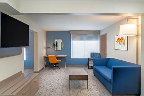 King Suite with Spa Bath - Non-Smoking