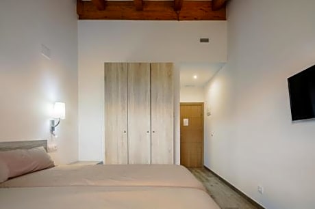 Standard Single Room with Mountain View