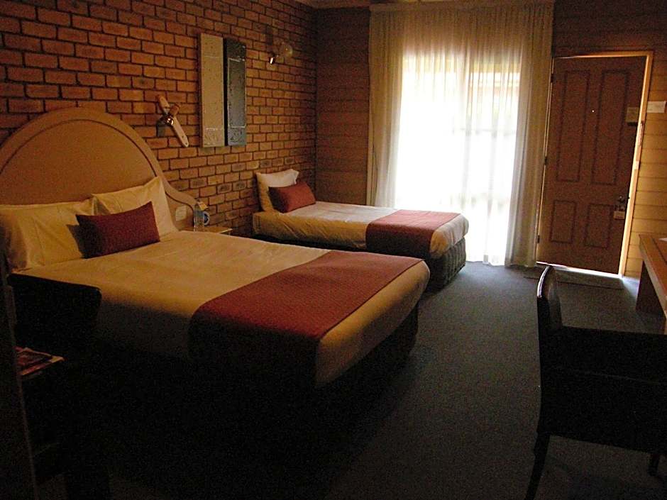 Quality Inn Colonial