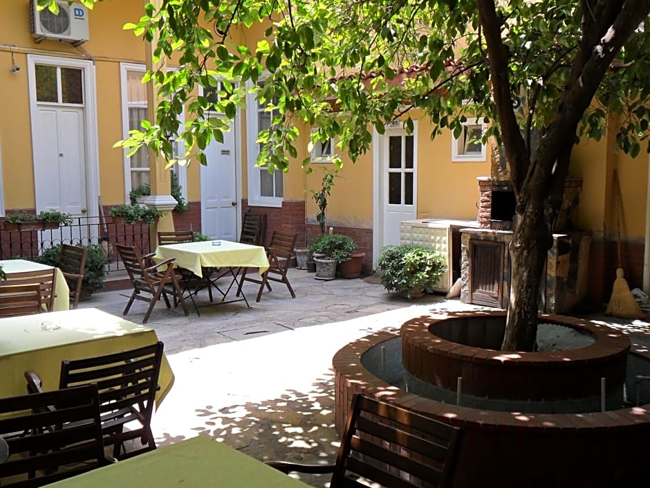 Antikhan Hotel