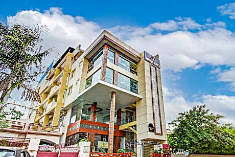 Super Townhouse OAK Hind Palace Near Gomti Riverfront Park