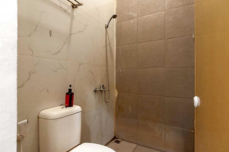 RedDoorz @ Jalan Asia Medan