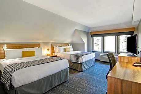 Queen Room with Two Queen Beds - Pet Friendly