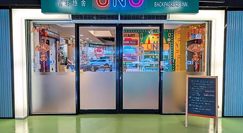 Uno Backpackers Inn