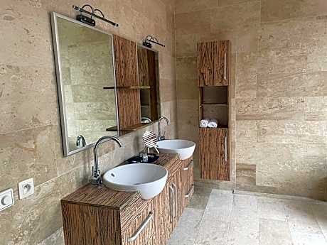 Double Room with Private External Bathroom