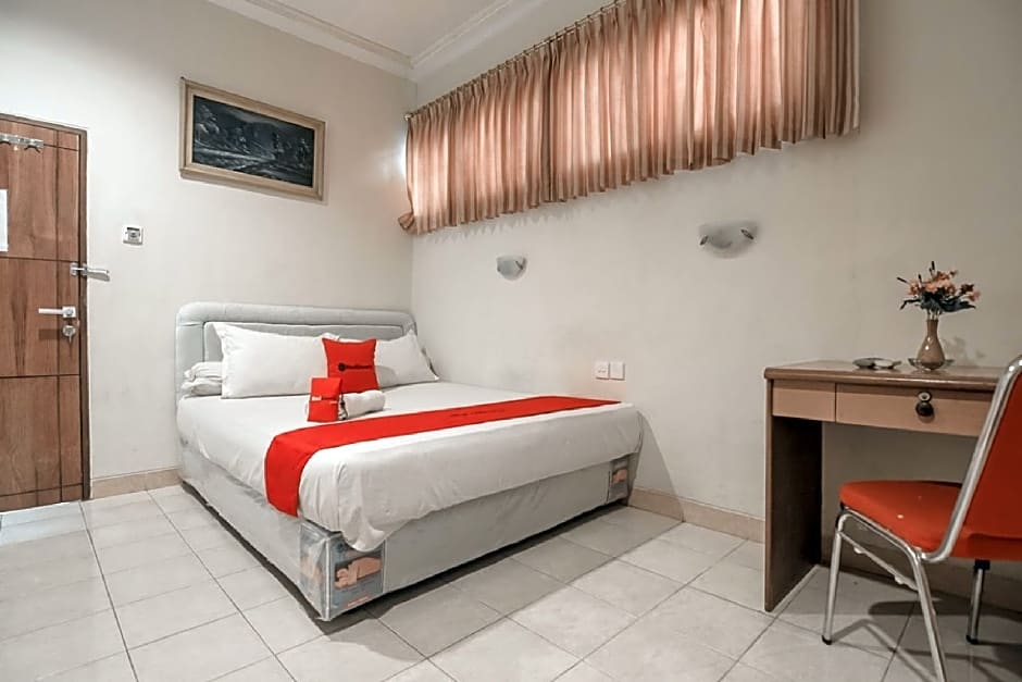 RedDoorz Syariah near Taman Bekapai 2