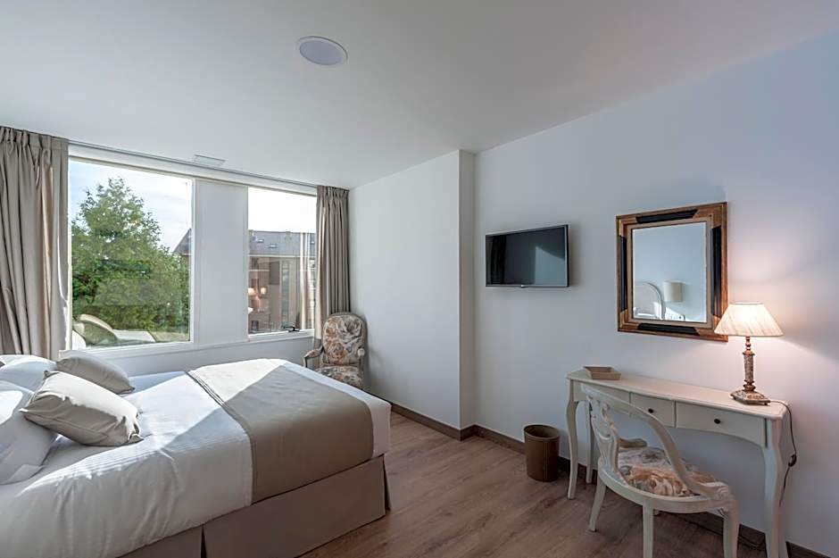 Photo 1 of 7 of Suite
