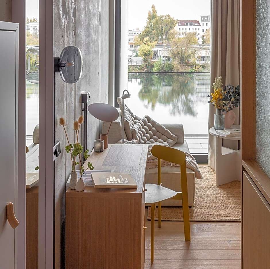 Locke at East Side Gallery