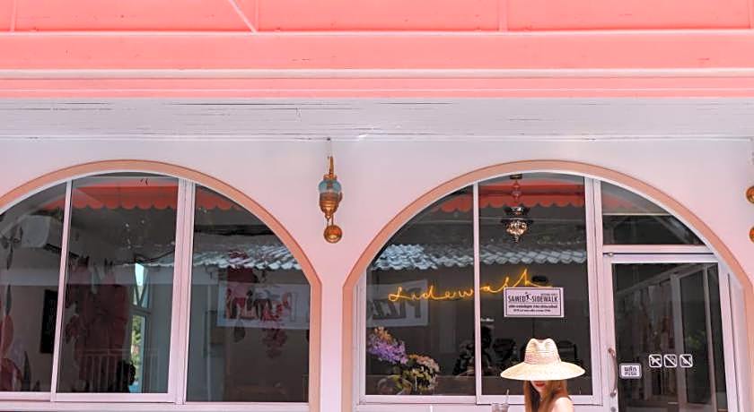 Sidewalk Boutique Hotel