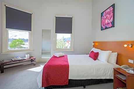 One-Bedroom with Mountain View