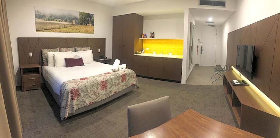 Young Federation Motor Inn and Services Club