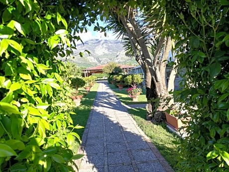 Saturnia Garden