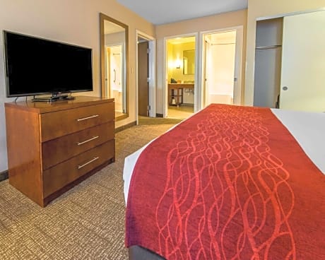 Executive King Suite with Whirlpool - Non-Smoking
