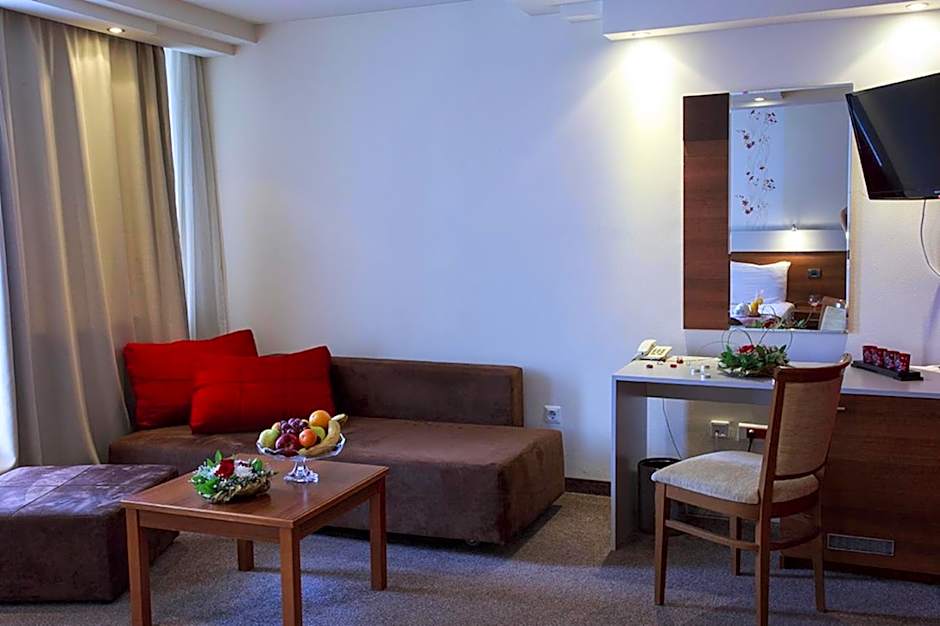 Hotel Forum - Free Parking for cars