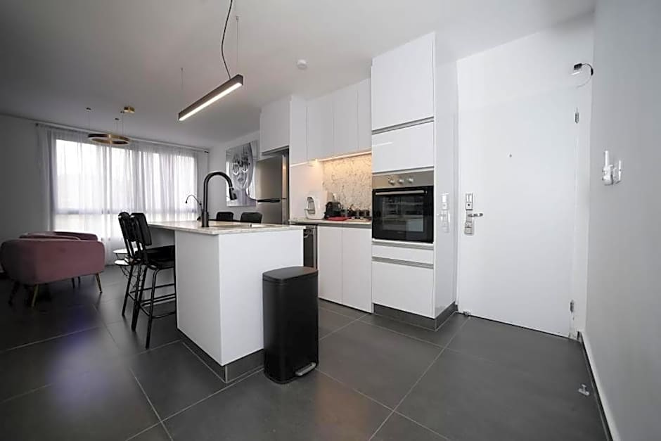 Z-32 Luxury Boutique Apartment - דירה מעוצבת ומזמינה