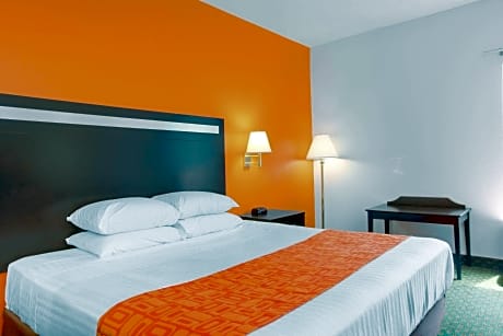 1 King Bed Studio Suite Non-Smoking