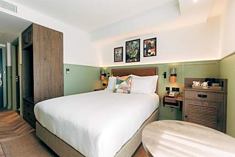 Queen Room