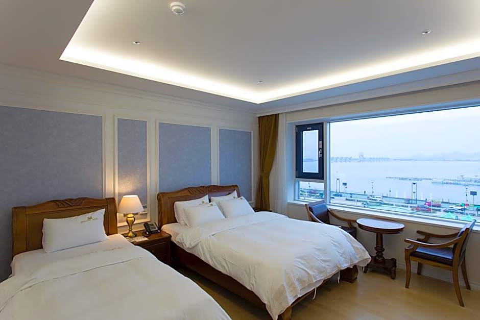 Fontana Beach Hotel