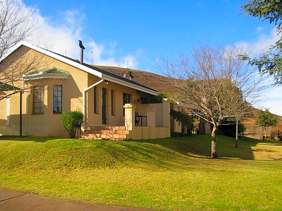 Thaba Tsweni Lodge & Safaris