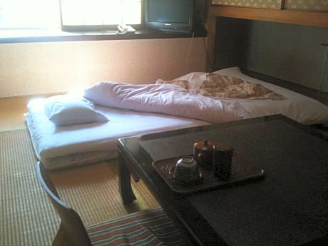 [Stairs up to 2nd floor] Japanese-style room (1 tatami mat) (non-smoking)