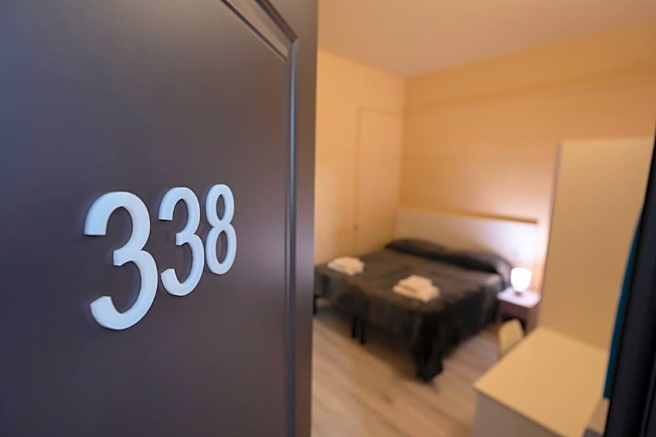 Hotel & Hostel 7