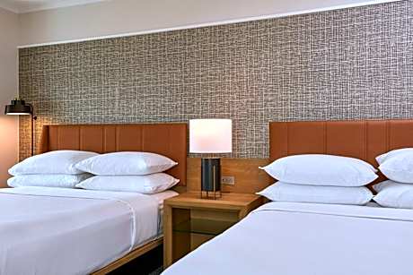 Guest Room with Two Double Beds and City View - Club Lounge Access