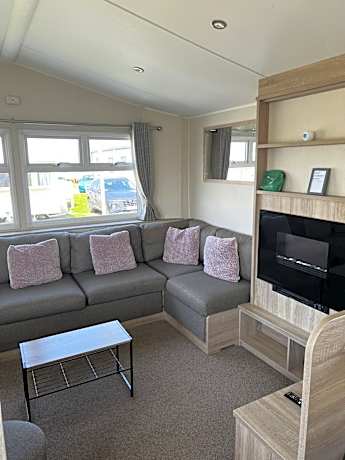 MOONSTONE Lymington